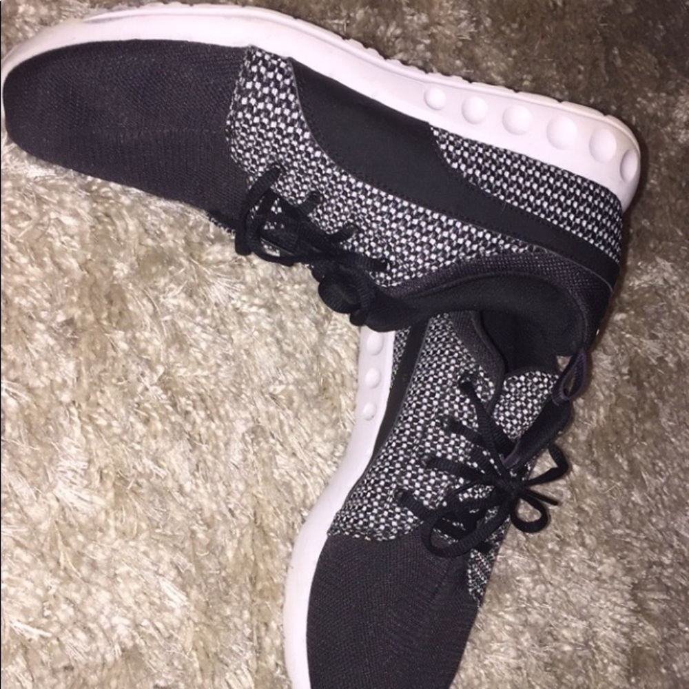 PUMA TENNIS SHOES